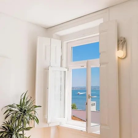 Stylish Alfama | River Views By The Se *