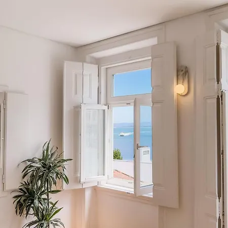 Stylish Alfama | River Views By The Se Апартаменты